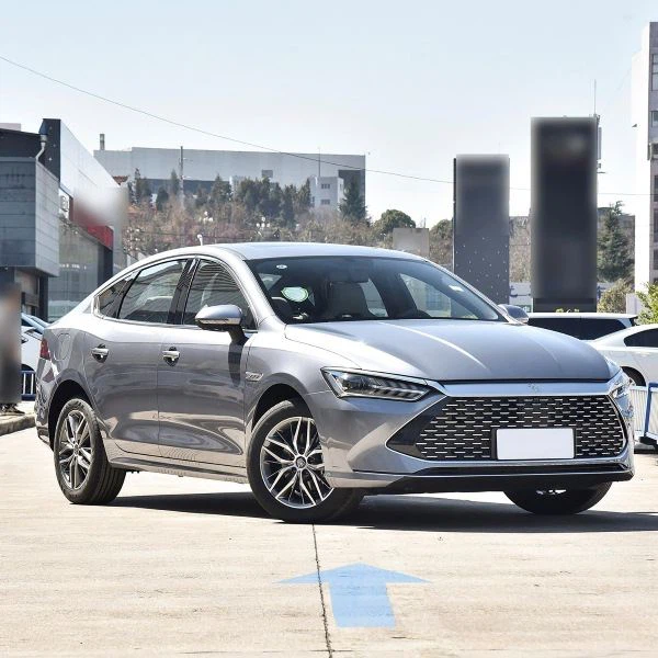 Car byd qin ynghyd â car plug-in